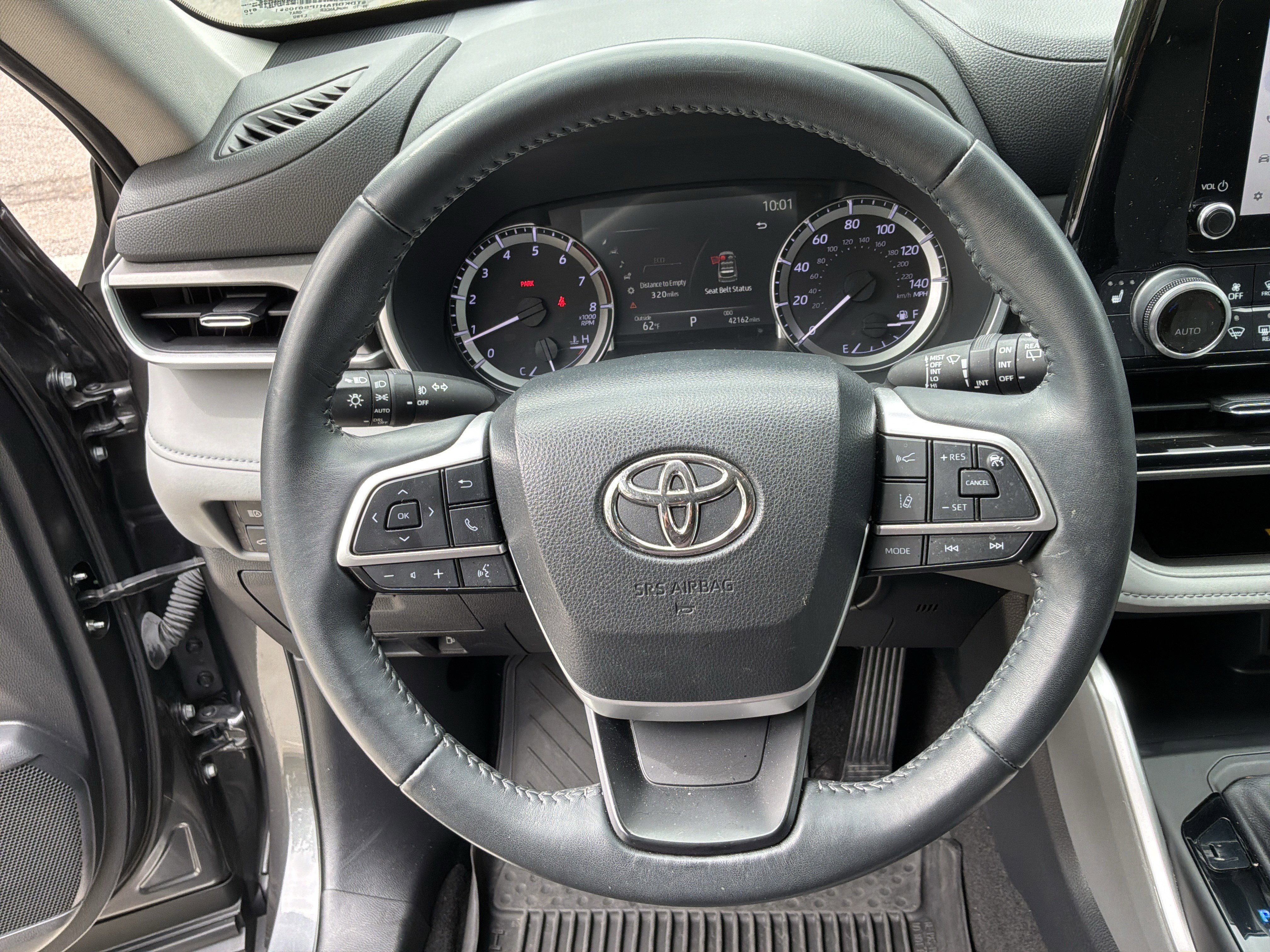 Used 2023 Toyota Highlander XLE FWD image 18
