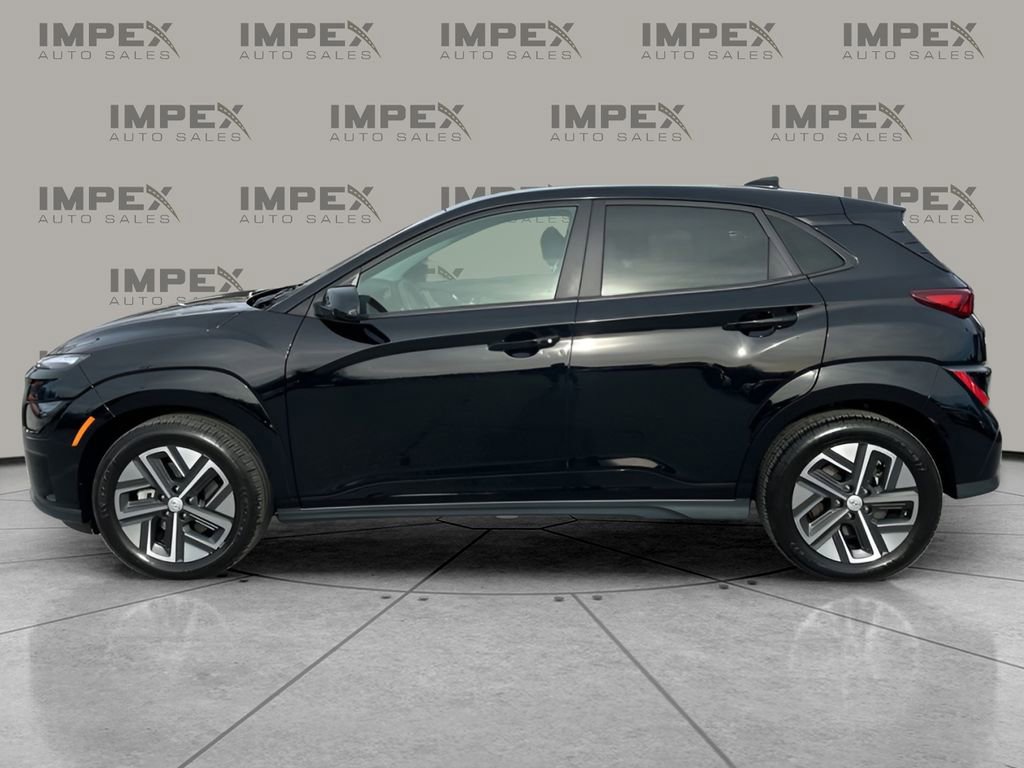 Used 2023 Hyundai Kona SE image 2