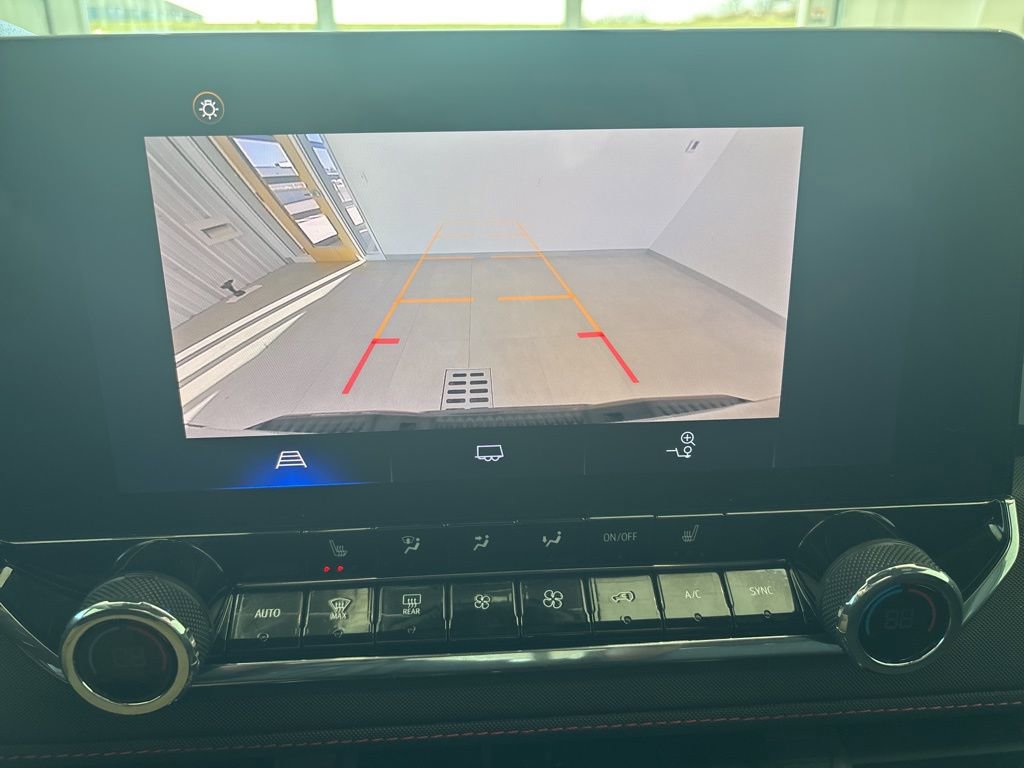 Used 2024 Chevrolet Colorado Z71 w/ Z71 Convenience Package 2 AWD/4WD image 11