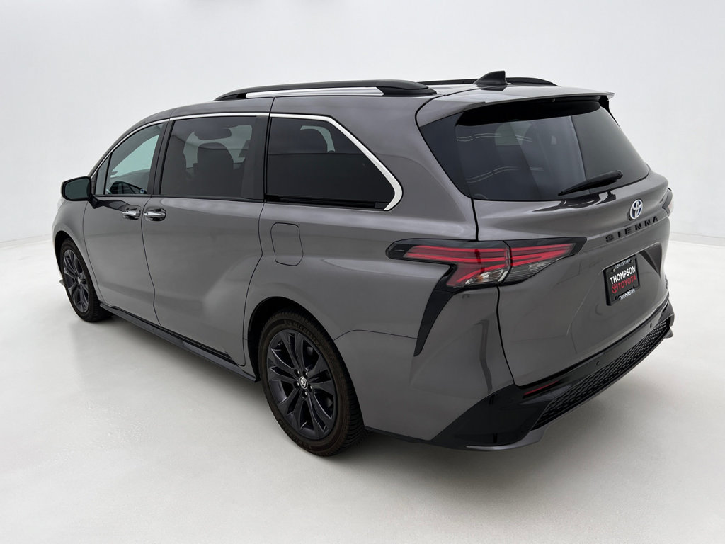 Used 2022 Toyota Sienna XSE w/ XSE Plus Package FWD image 9
