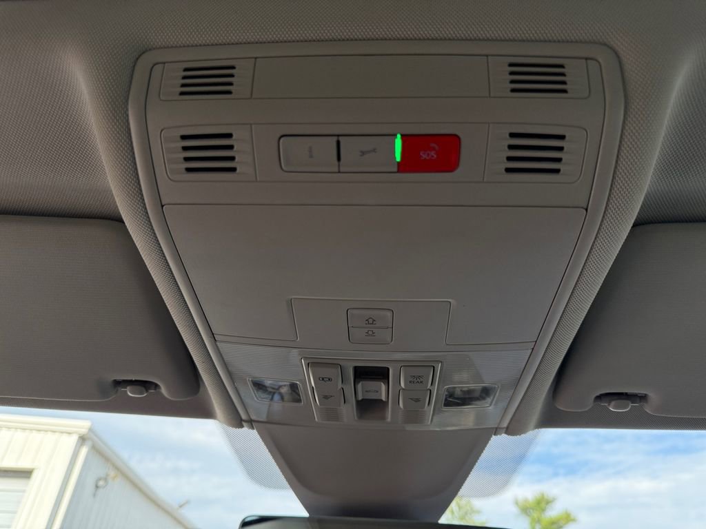 Used 2020 Volkswagen Tiguan SEL image 18