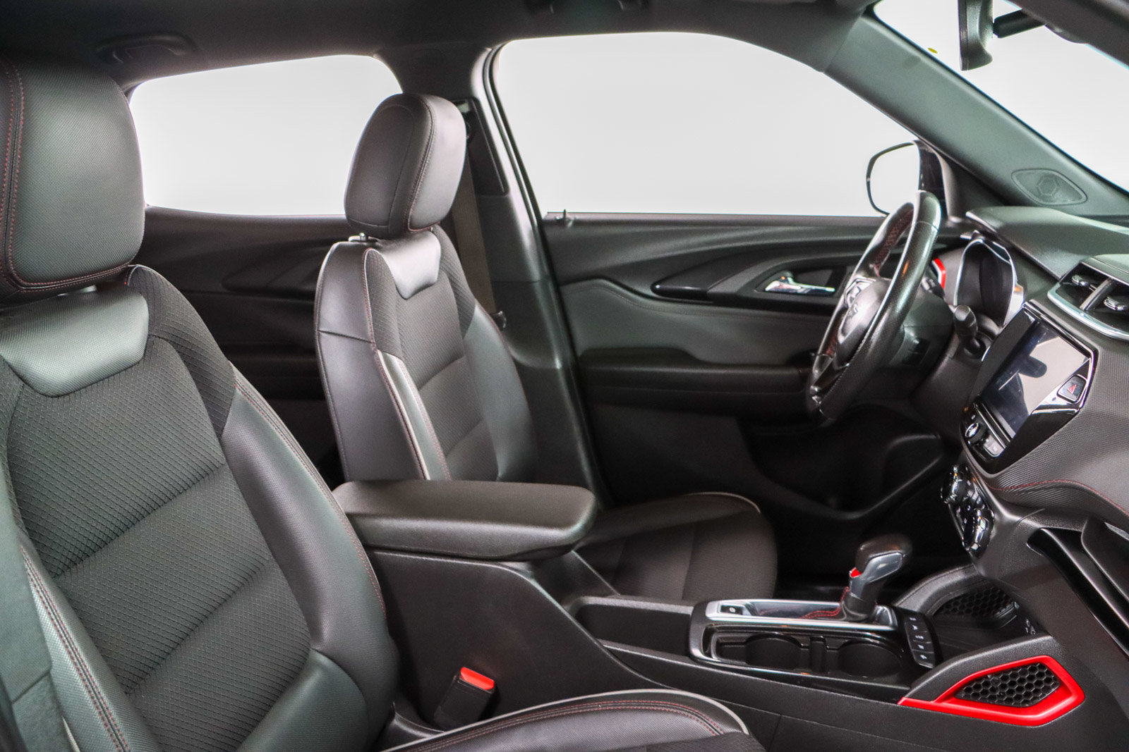 Used 2021 Chevrolet TrailBlazer RS w/ Technology Package FWD image 27