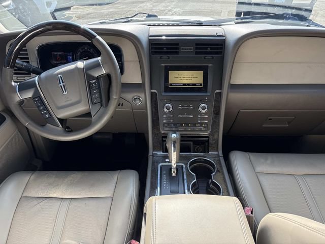 Used 2017 Lincoln Navigator Select AWD/4WD image 15