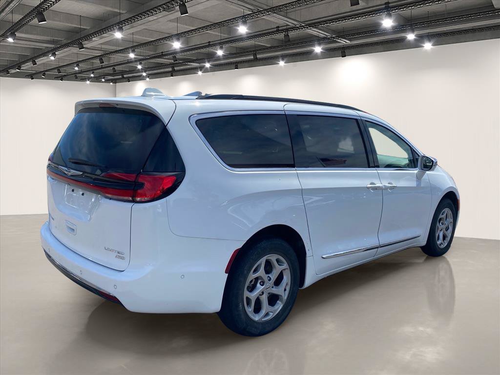 Used 2022 Chrysler Pacifica Limited AWD/4WD image 7