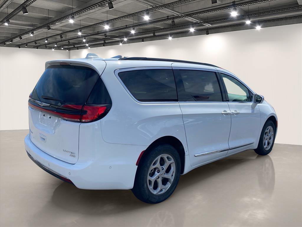 Used 2022 Chrysler Pacifica Limited AWD/4WD image 7
