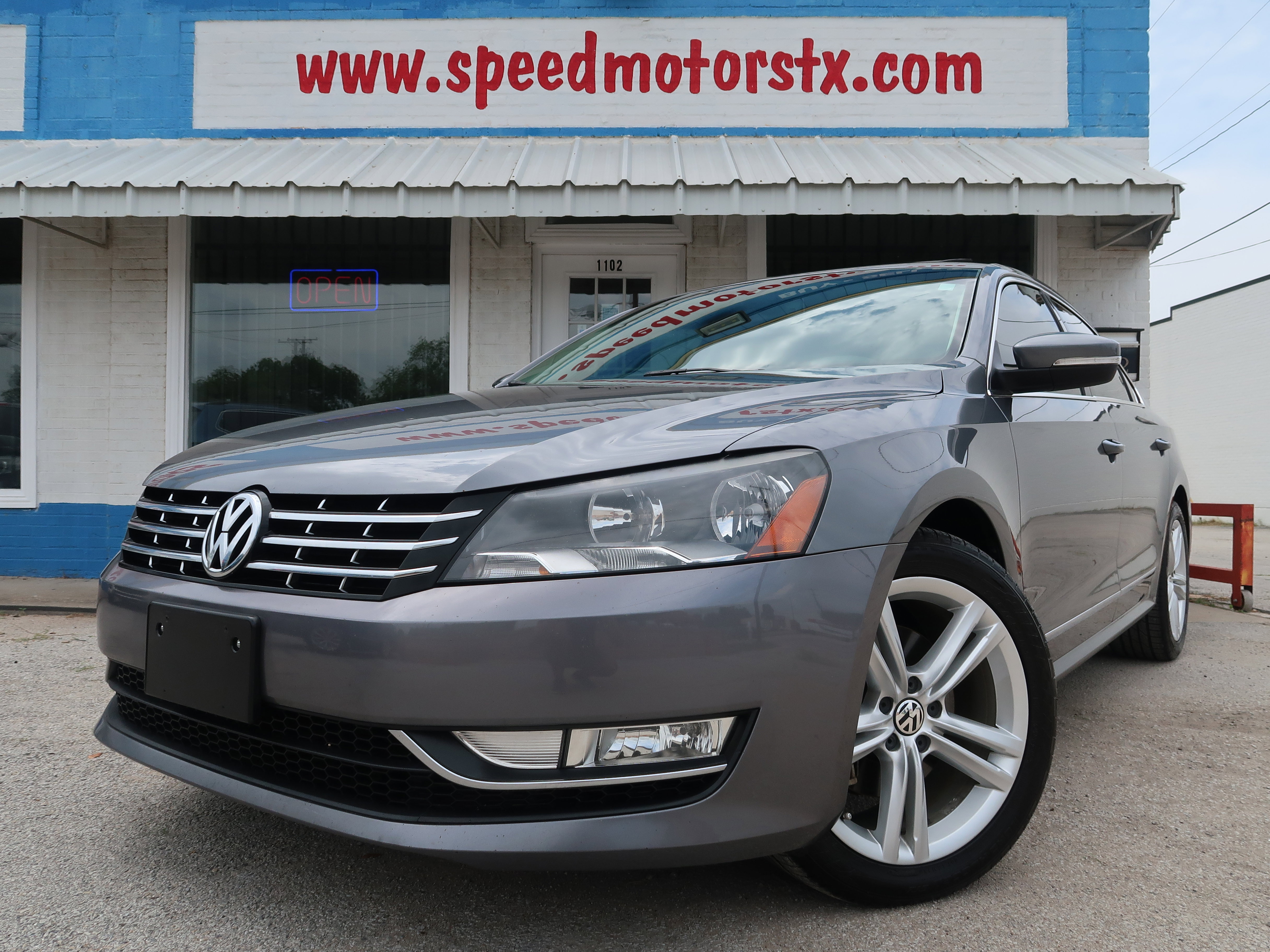 Used 2014 Volkswagen Passat TDI SEL Premium FWD image 1