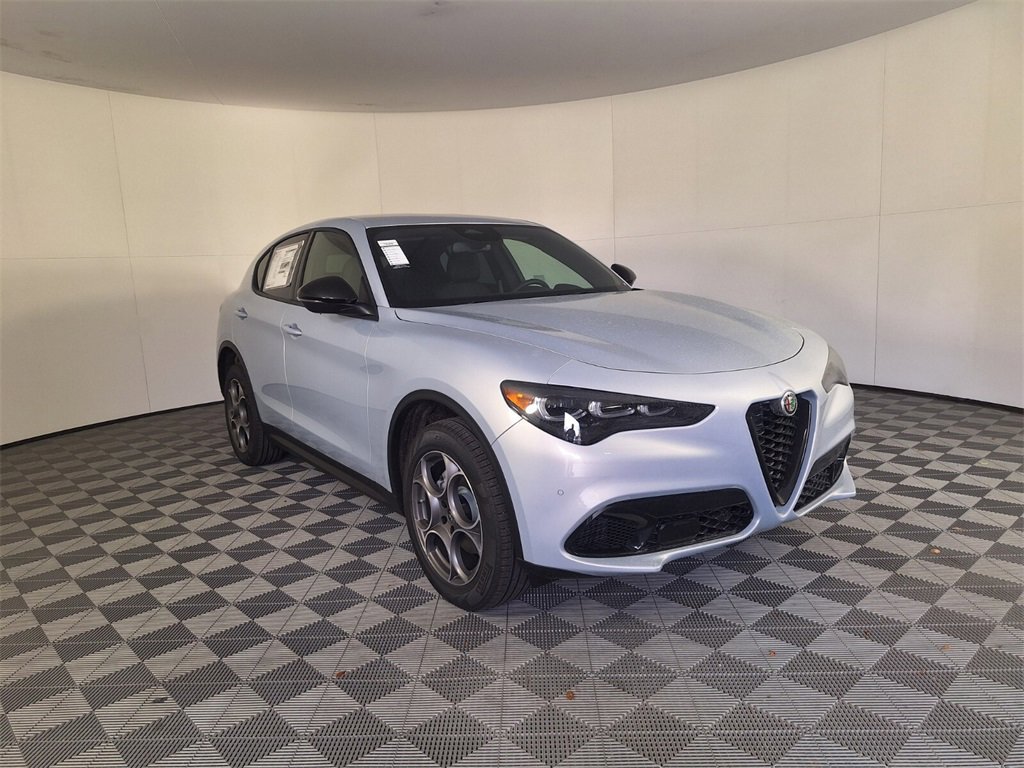 New 2025 Alfa Romeo Stelvio Sprint w/ Convenience Package image 2