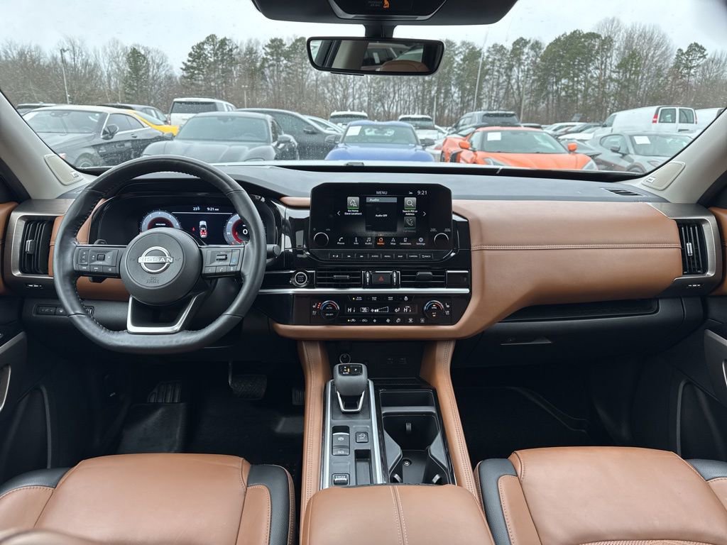 Used 2024 Nissan Pathfinder Platinum image 15