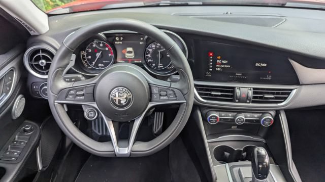 Used 2019 Alfa Romeo Giulia Ti Sport w/ Quick Order Package 22S Sport AWD/4WD image 25