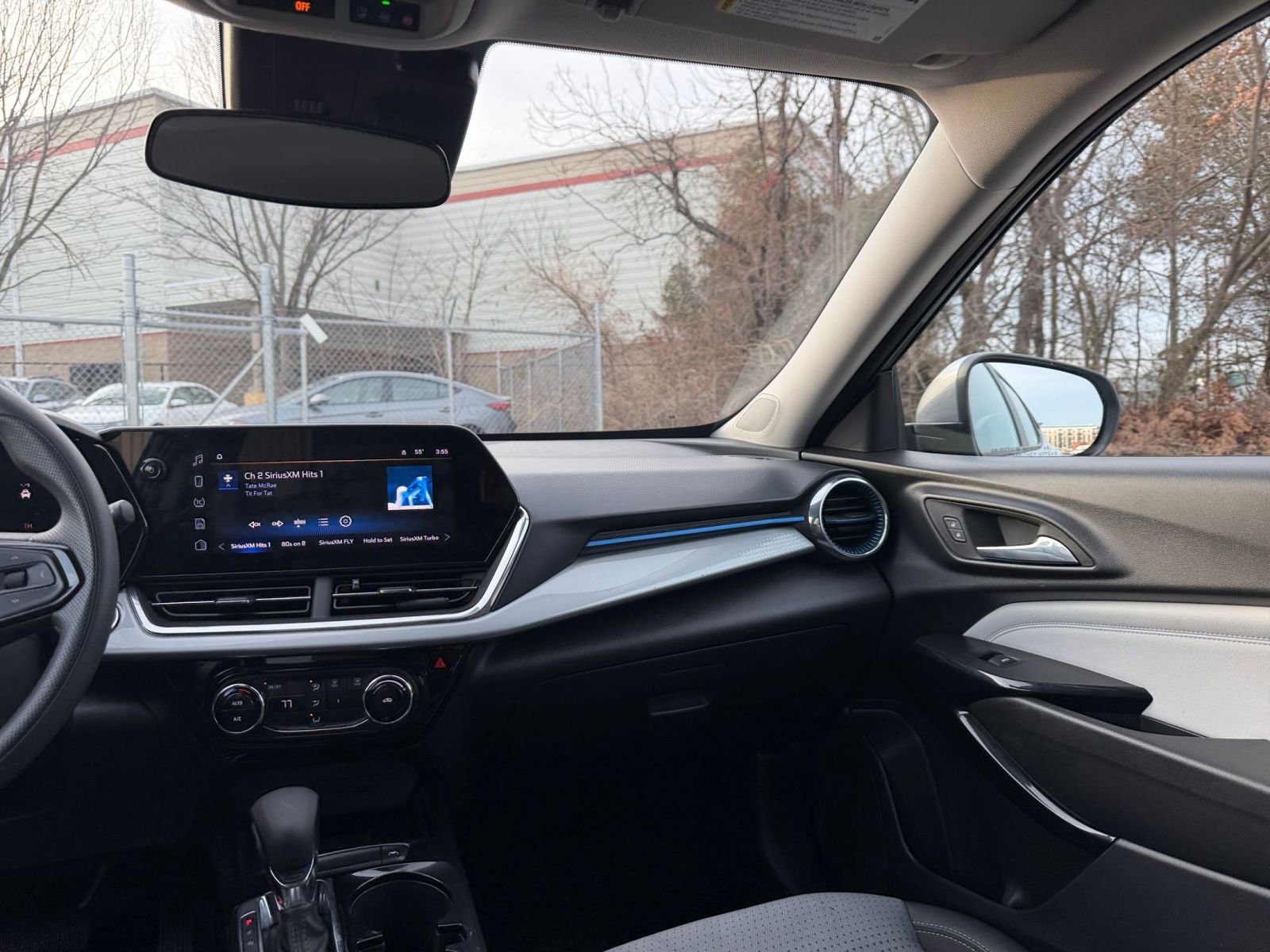 Used 2025 Chevrolet Trax LT image 33