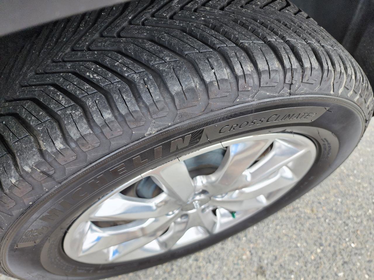 Used 2015 Jeep Cherokee Limited w/ Luxury Group AWD/4WD image 40