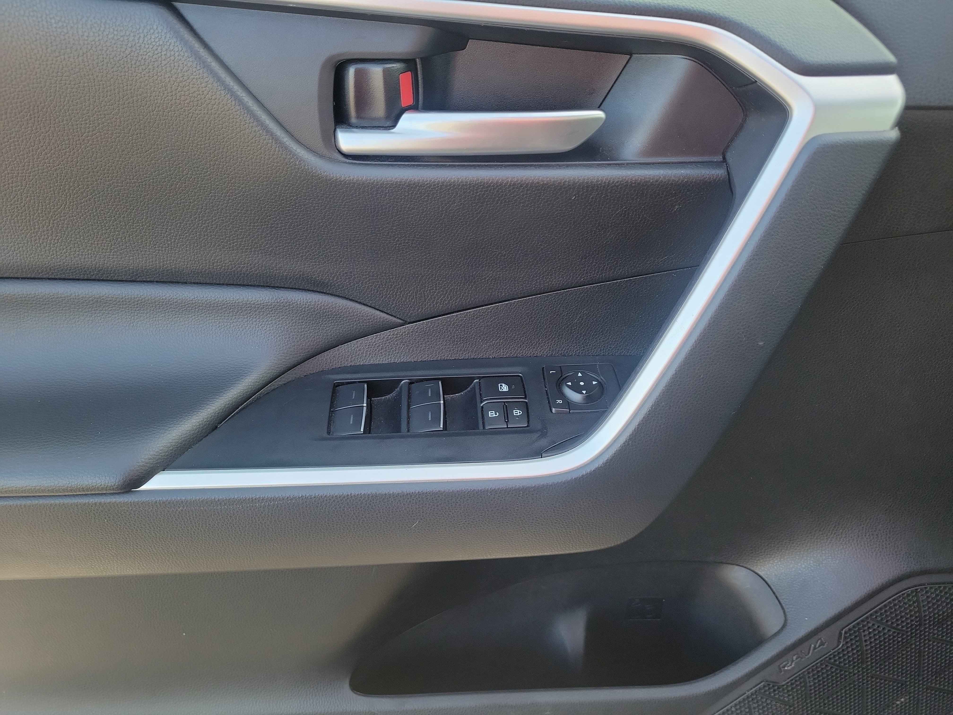 Used 2024 Toyota RAV4 XLE image 17