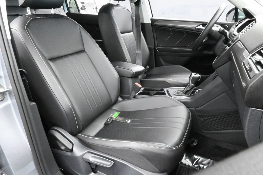 Used 2024 Volkswagen Tiguan SE FWD image 47