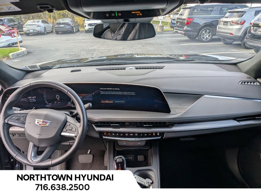 Used 2025 Cadillac XT4 Premium Luxury image 11