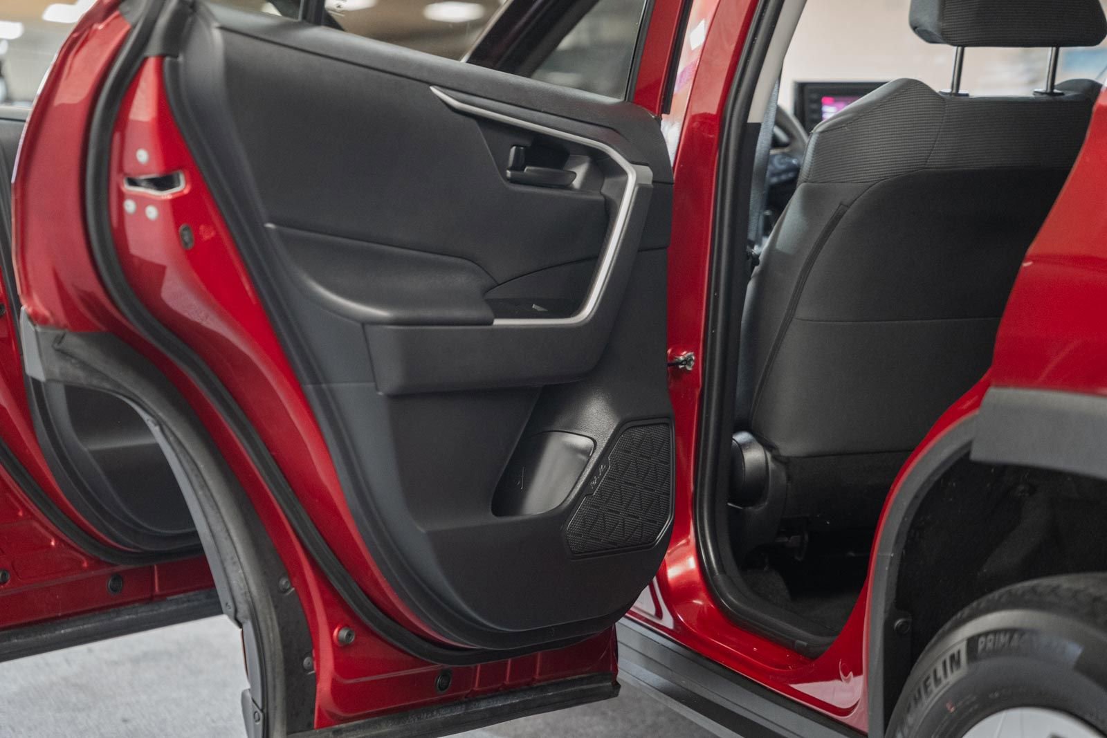 Used 2021 Toyota RAV4 LE image 38