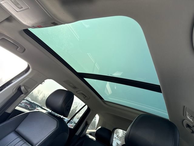 Used 2022 Volkswagen Tiguan SE w/ Panoramic Sunroof Package image 26
