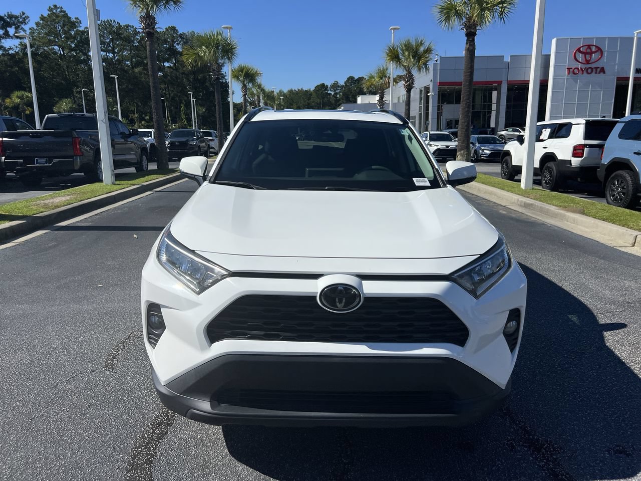 Used 2021 Toyota RAV4 XLE w/ Convenience Package FWD image 3
