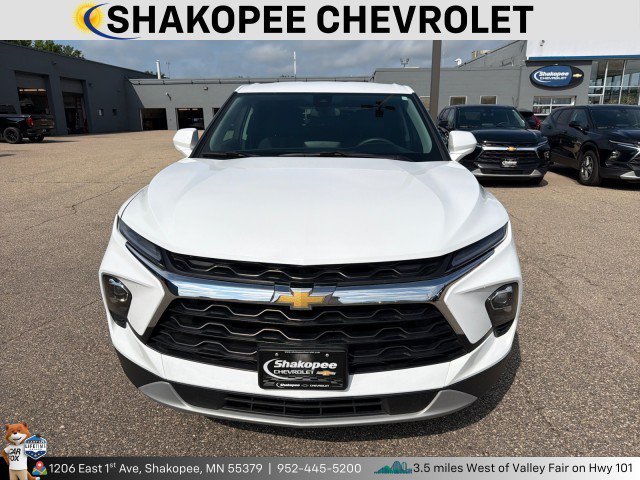 Used 2025 Chevrolet Blazer LT AWD/4WD image 2