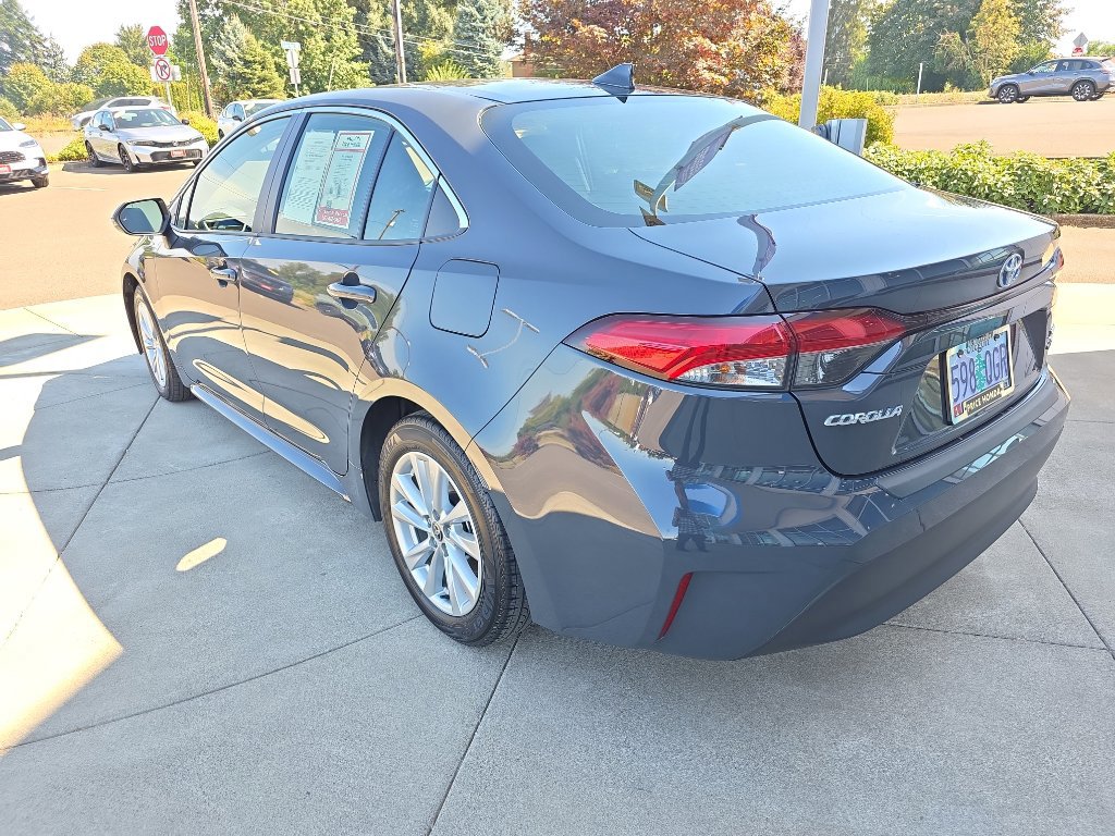Used 2025 Toyota Corolla XLE image 4