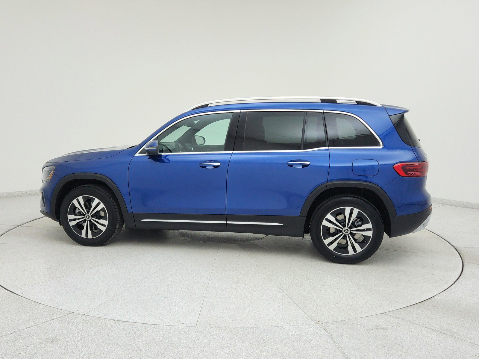 New 2025 Mercedes-Benz GLB 250 image 10