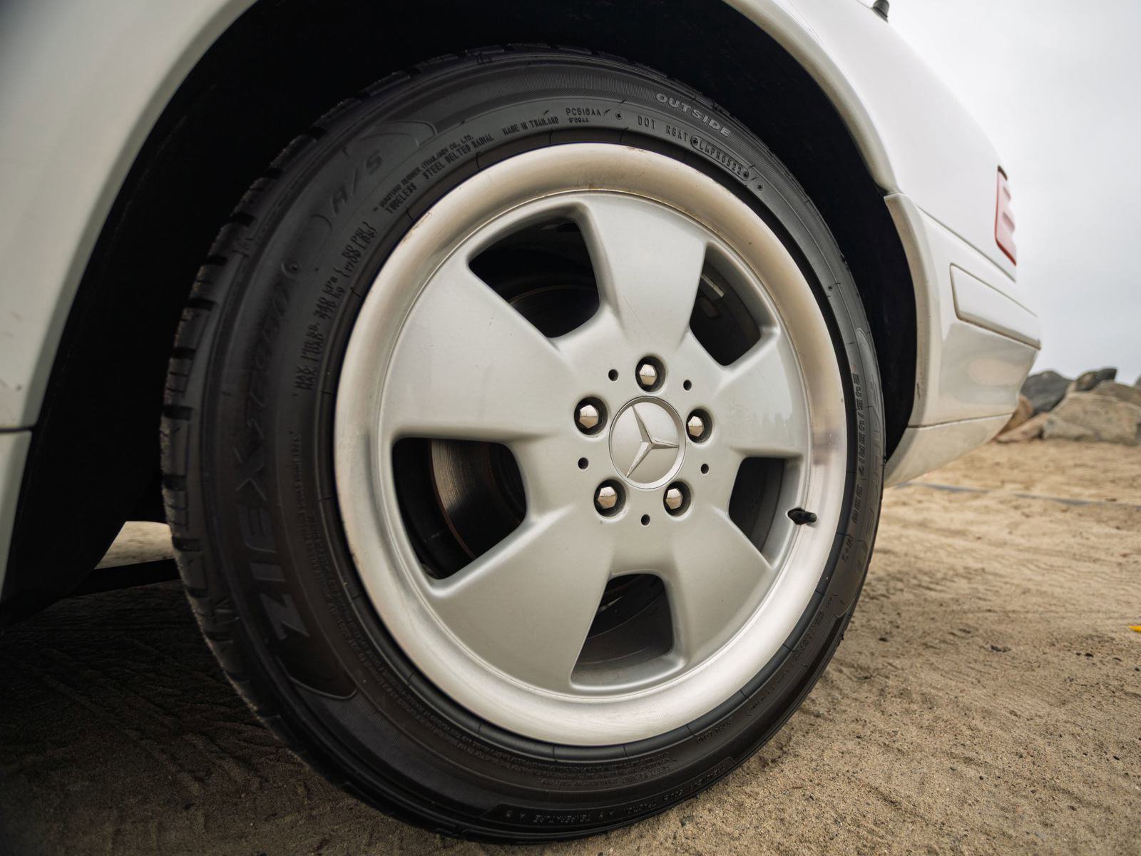 Used 2000 Mercedes-Benz SL 500 image 17