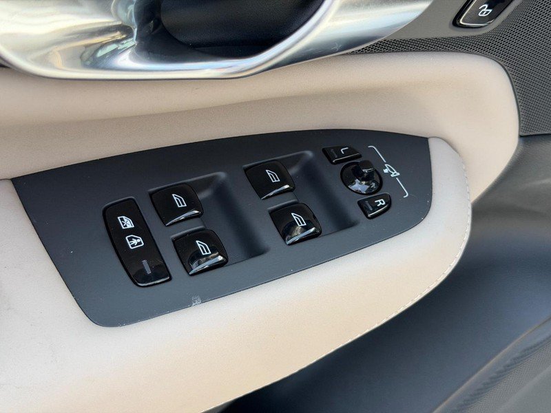 Certified 2025 Volvo XC90 B5 Plus AWD/4WD image 16