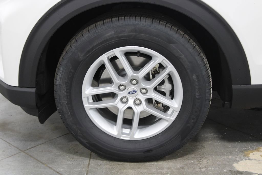 New 2026 Ford Explorer Active RWD image 18