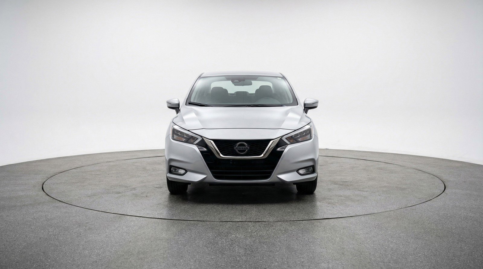 Used 2025 Nissan Versa SV image 2