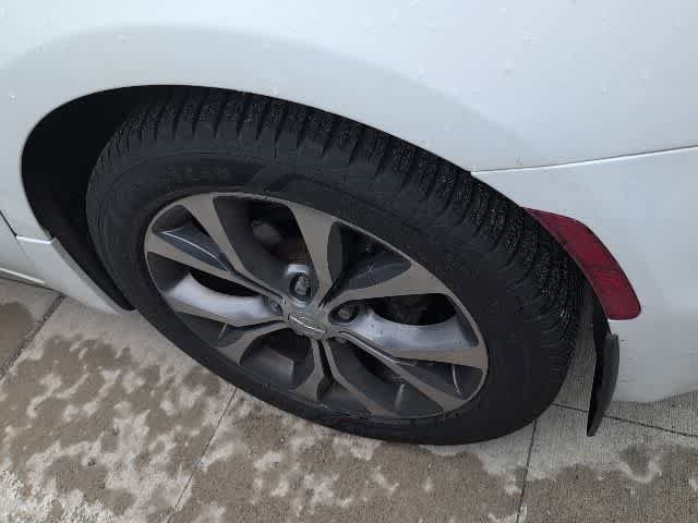 Used 2017 Chrysler Pacifica Limited w/ Advanced Safetytec Group FWD image 9