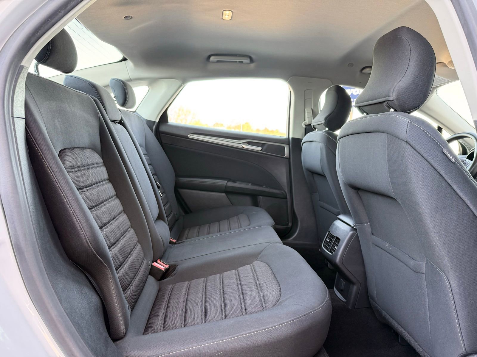 Used 2019 Ford Fusion SE image 18