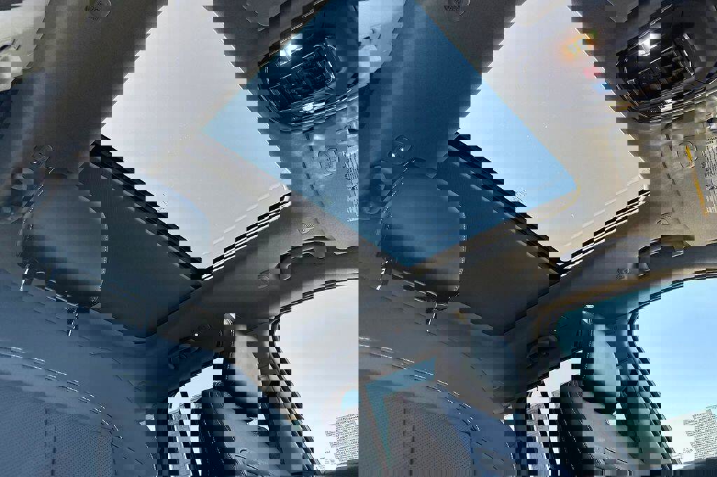 Used 2023 Jeep Grand Cherokee 4WD 4xe w/ Luxury Tech Group II image 14