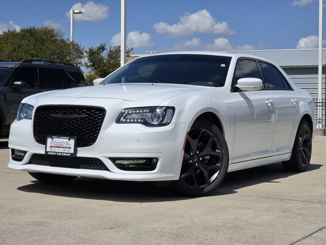 Used 2023 Chrysler 300 Touring L w/ Comfort Group