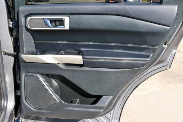 Used 2022 Ford Explorer XLT image 17