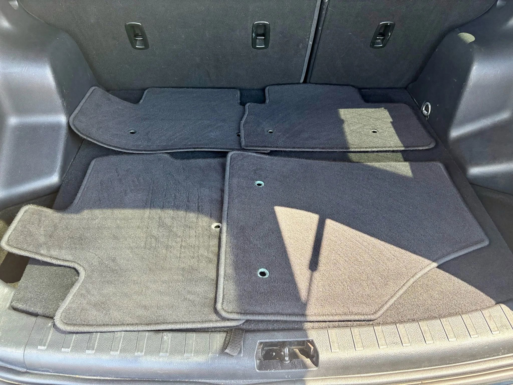 Used 2014 Land Rover LR2 HSE image 19