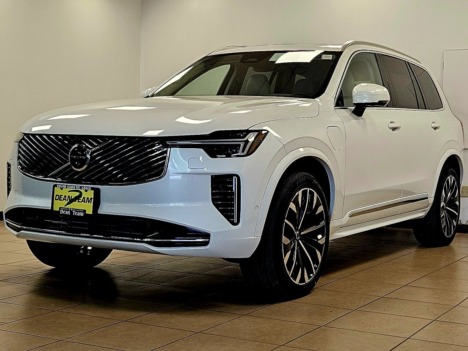 New 2026 Volvo XC90 T8 Ultra w/ Protection Package Premier AWD/4WD image 4
