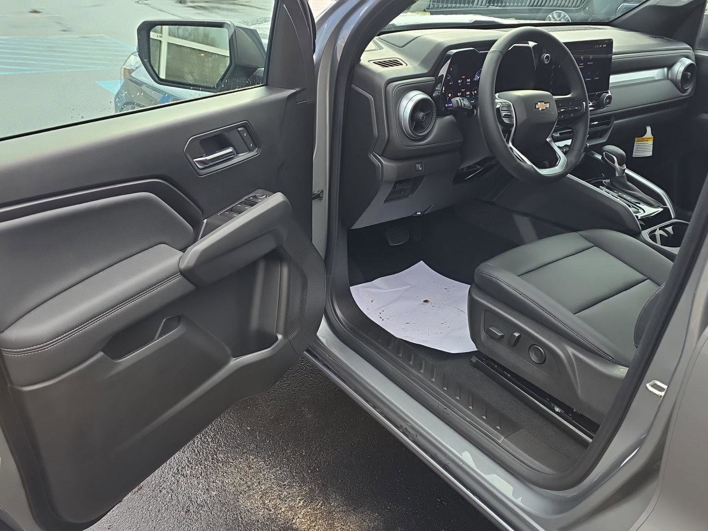 New 2025 Chevrolet Colorado LT w/ LT Convenience Package image 10