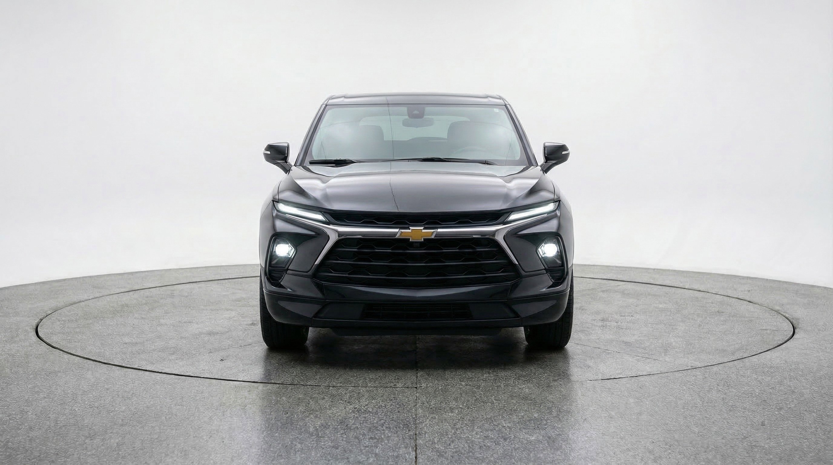 Used 2025 Chevrolet Blazer LT FWD image 2