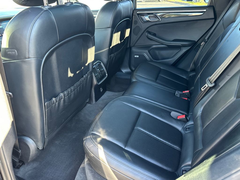 Used 2021 Porsche Macan S image 18