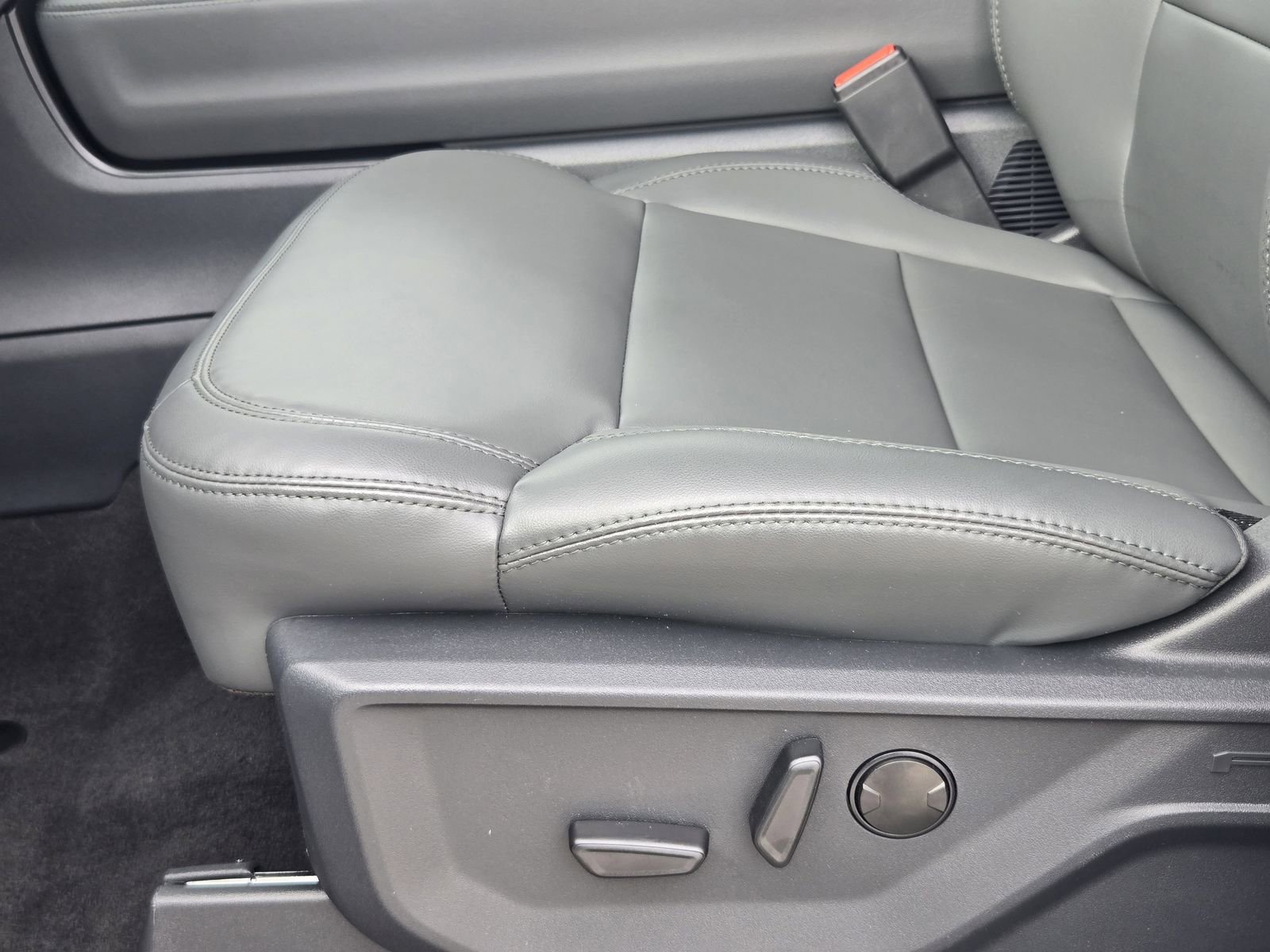 New 2026 Ford Expedition Active RWD image 25