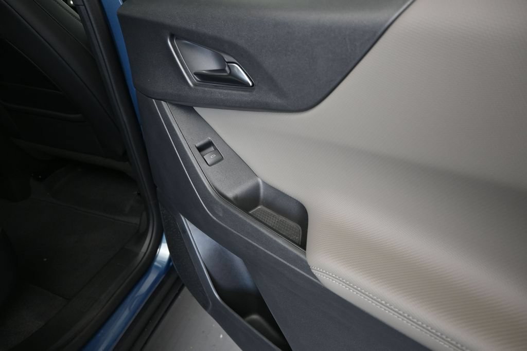 New 2027 Chevrolet Equinox LT w/ Convenience Package II FWD image 21