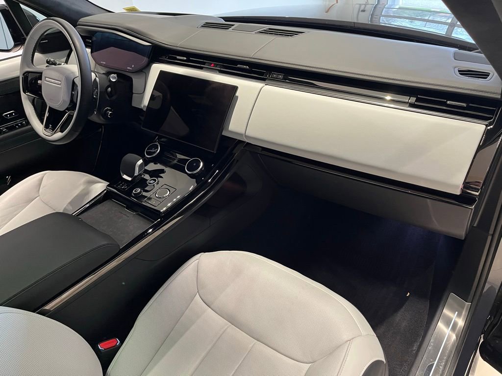 Used 2023 Land Rover Range Rover Sport First Edition image 41