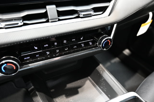 New 2027 Chevrolet Equinox LT w/ Convenience Package II AWD/4WD image 18