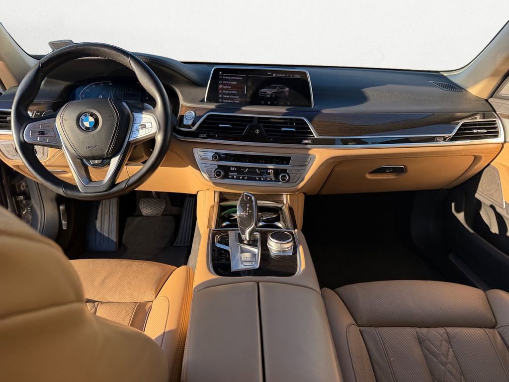 Used 2022 BMW 740i w/ Premium Package image 11