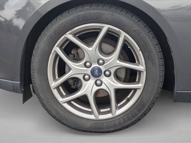 Used 2015 Ford Focus SE w/ Equipment Group 201A FWD image 9