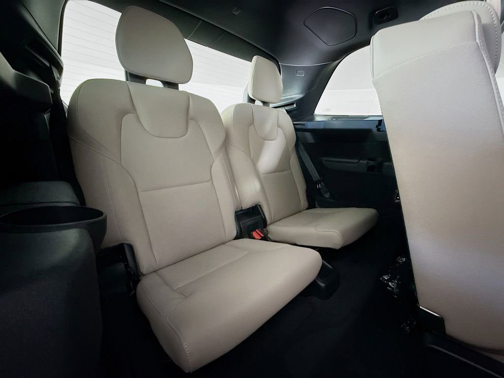 New 2026 Volvo XC90 B6 Plus w/ Protection Package Premier image 28