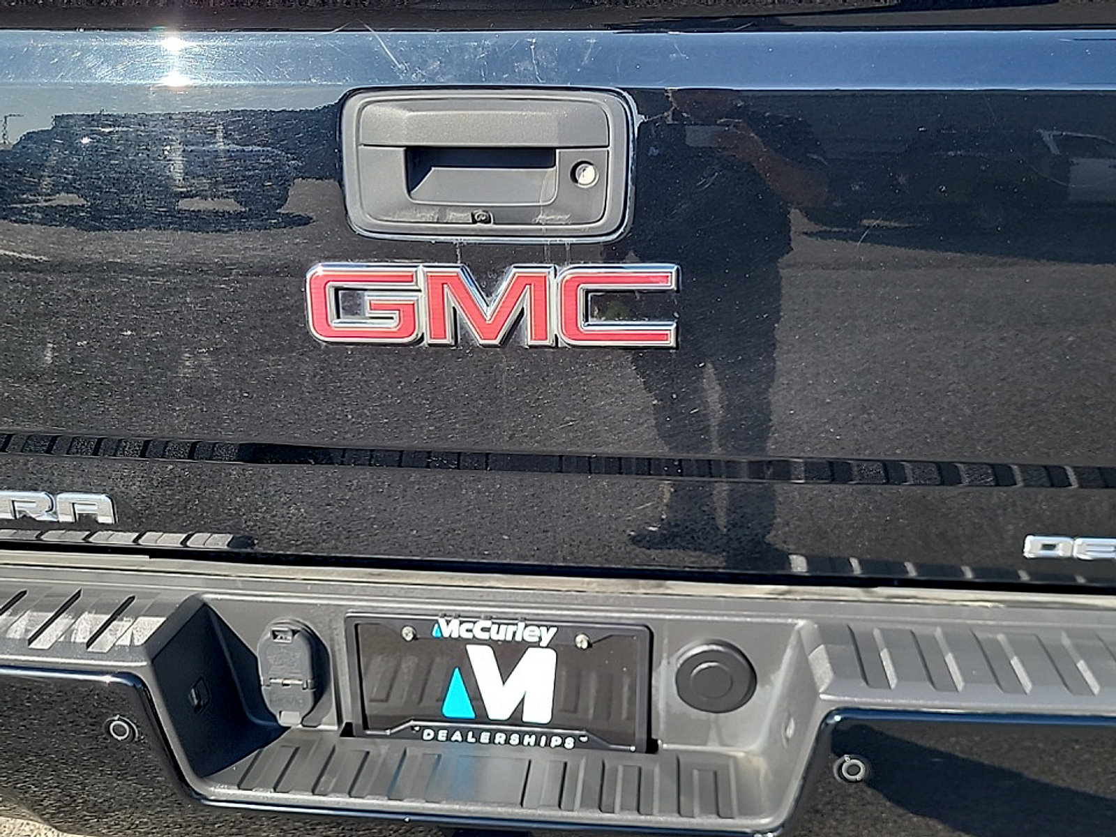 Used 2016 GMC Sierra 1500 Denali w/ Enhanced Driver Alert Package AWD/4WD image 34