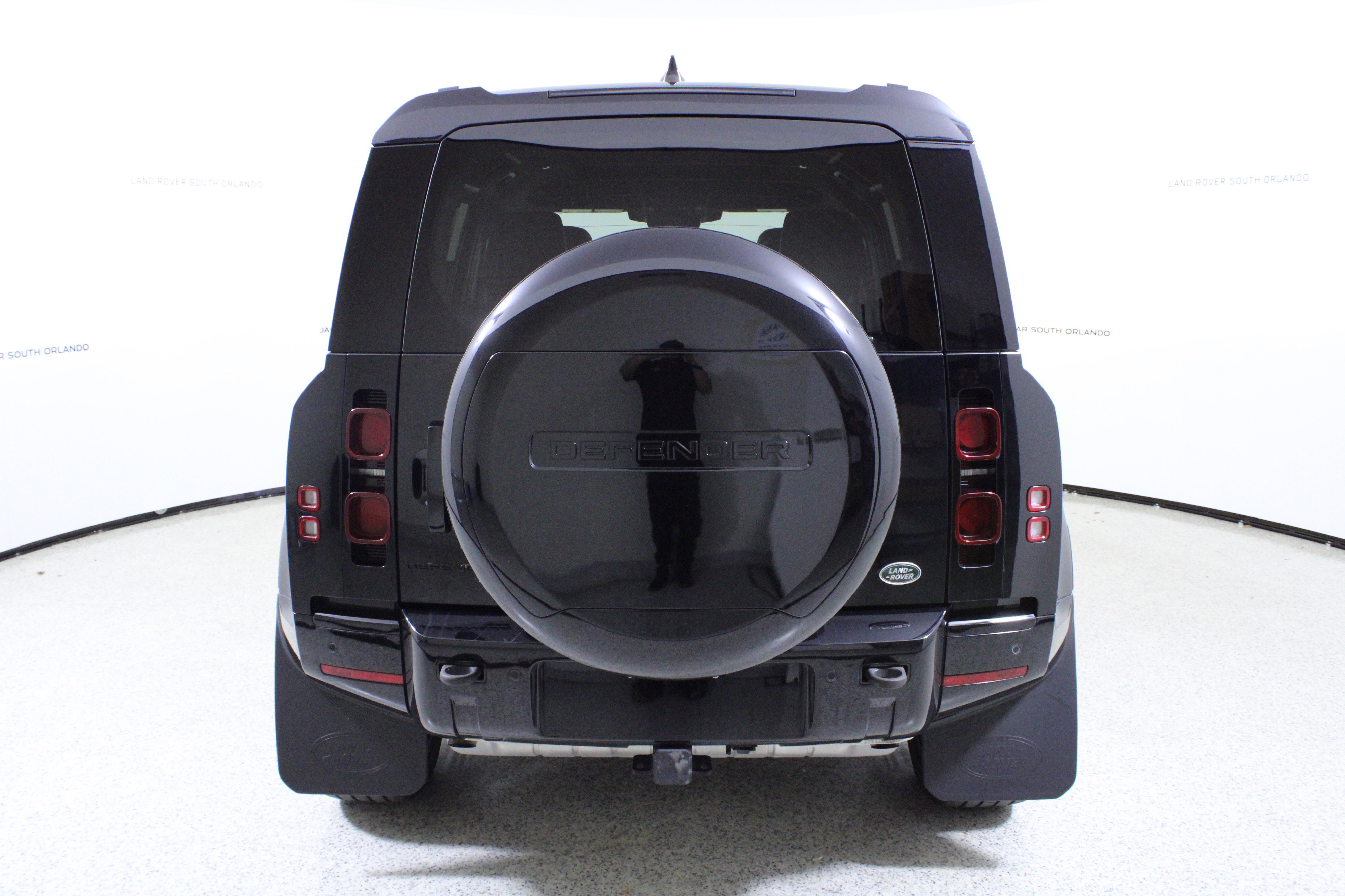 Used 2023 Land Rover Defender 110 X-Dynamic SE image 6