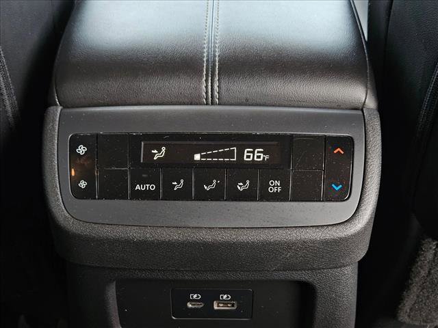 Used 2024 Nissan Pathfinder SL FWD image 17