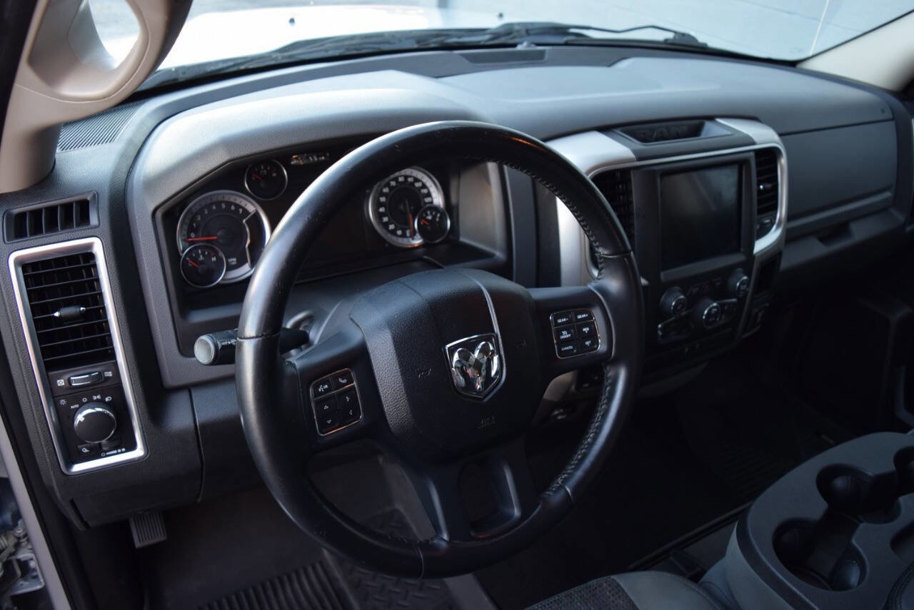 Used 2019 RAM 1500 Classic SLT w/ Luxury Group image 24