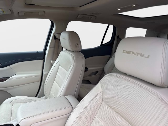 Used 2020 GMC Acadia Denali w/ Technology Package FWD image 22